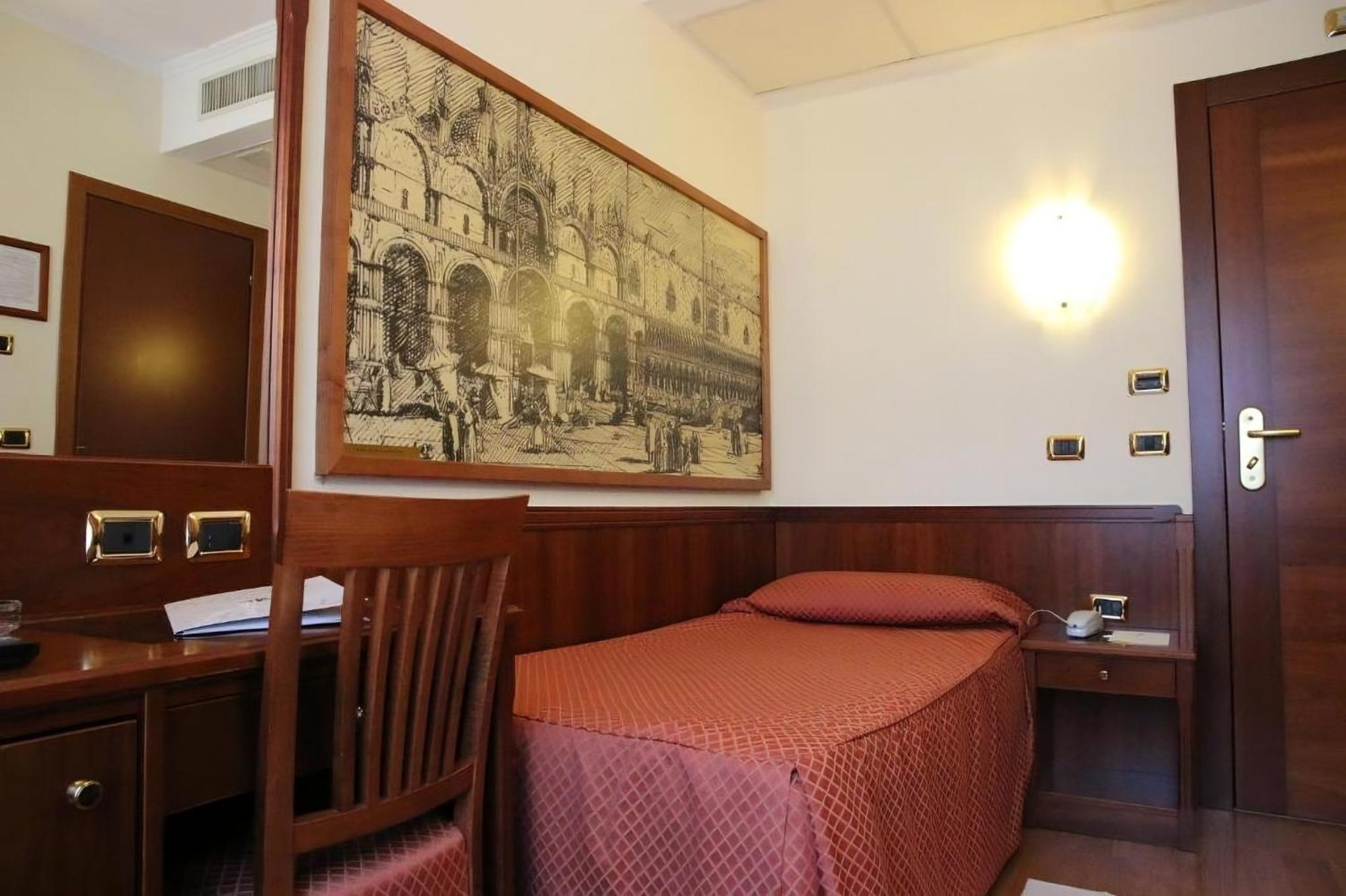 Hotel President Venezia เมสเตร ภายนอก รูปภาพ