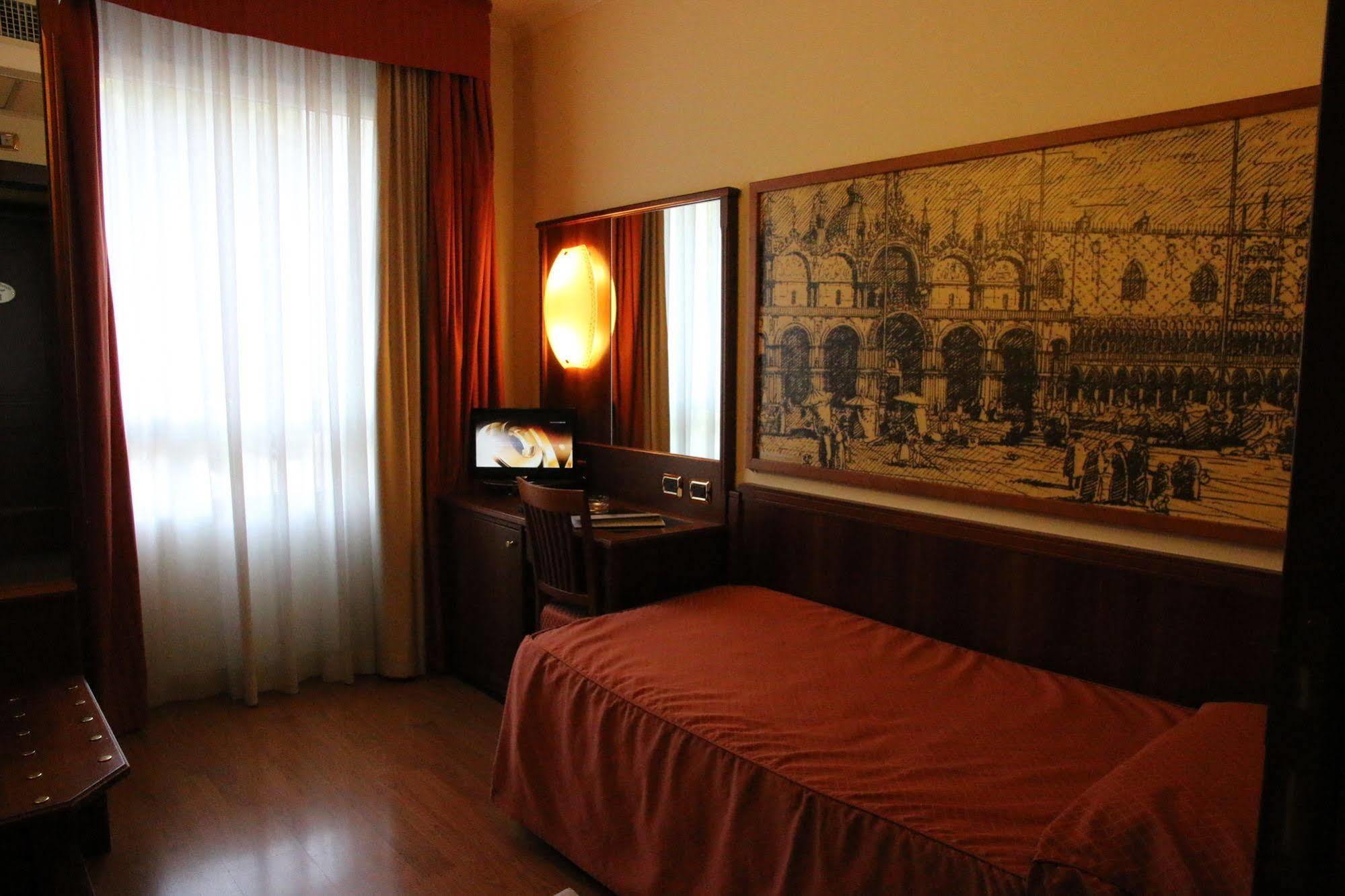 Hotel President Venezia เมสเตร ภายนอก รูปภาพ